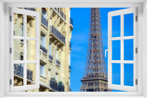 Fototapeta Naklejka Na Ścianę Okno 3D - A view of the Eiffel Tower from the streets of Paris, France.