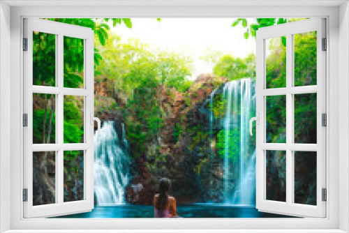 Fototapeta Naklejka Na Ścianę Okno 3D - adventurous woman in waterhole