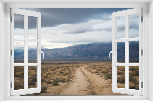 Fototapeta Naklejka Na Ścianę Okno 3D - Sierra Nevada Mountains scenic view from Alabama Hills, California, United States