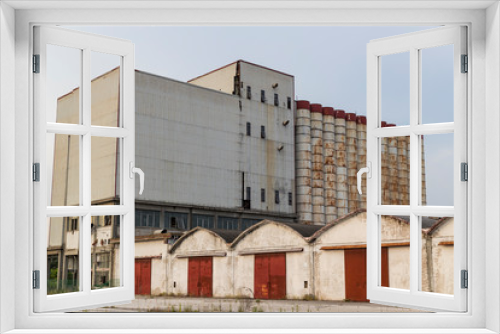 Fototapeta Naklejka Na Ścianę Okno 3D - Urban exploration in an abandoned agroindustrial factory