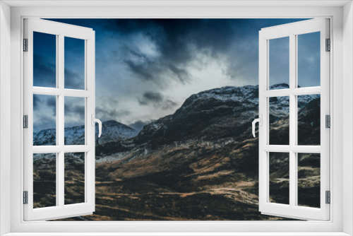 Fototapeta Naklejka Na Ścianę Okno 3D - Scotland Cloudy mountains 