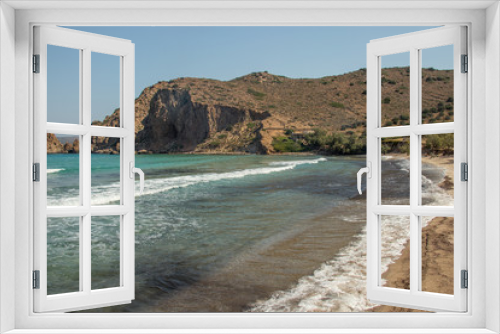 Fototapeta Naklejka Na Ścianę Okno 3D - beautiful small beach on Milos island