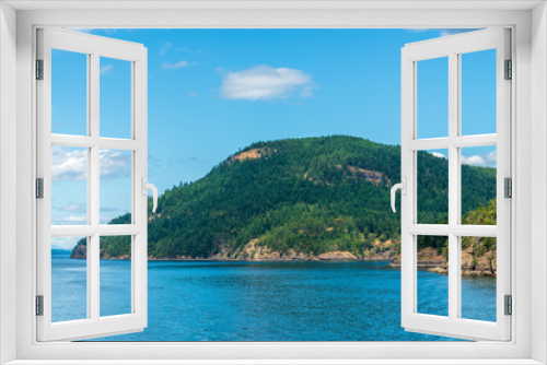 Fototapeta Naklejka Na Ścianę Okno 3D - View over Inlet, ocean and island with mountains in beautiful British Columbia. Canada.