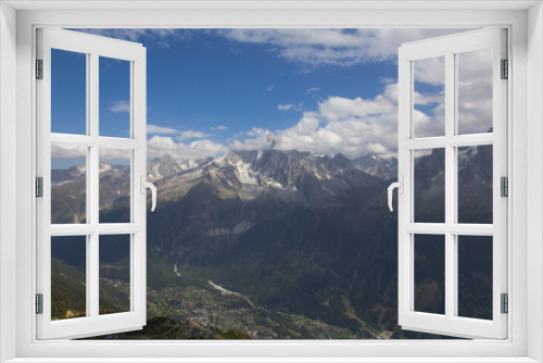 Fototapeta Naklejka Na Ścianę Okno 3D - View on valley mountain range in alps 