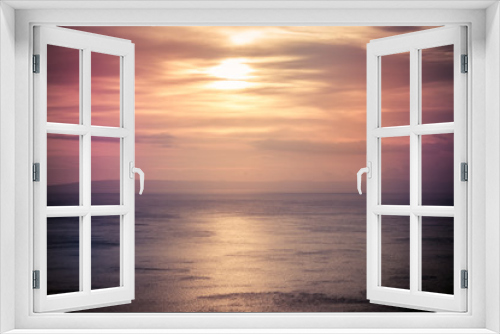 Fototapeta Naklejka Na Ścianę Okno 3D - Sunset or sunrise over sea surface