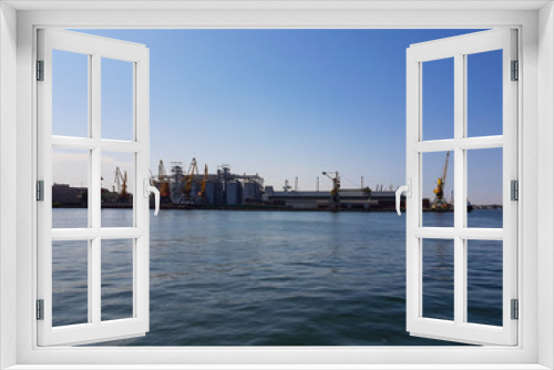 Fototapeta Naklejka Na Ścianę Okno 3D - Landscape shooting of an industrial port city Odessa