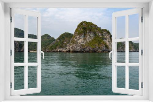 Fototapeta Naklejka Na Ścianę Okno 3D - Vue rapprochées de la baie d'Ha Long et de la baie de Lan Ha