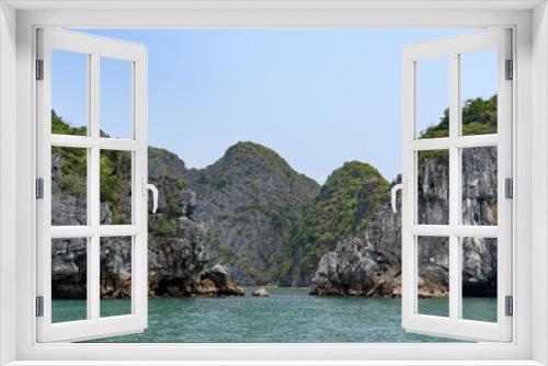 Fototapeta Naklejka Na Ścianę Okno 3D - Vue rapprochées de la Baie d'Ha Long et de la baie de Lan Ha