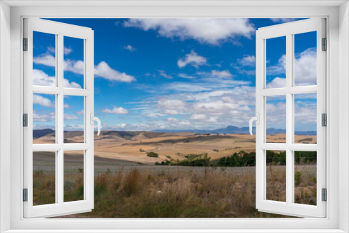 Fototapeta Naklejka Na Ścianę Okno 3D - Vast South African countryside landscape with dry grass and hills