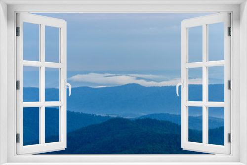 Fototapeta Naklejka Na Ścianę Okno 3D - Bieszczady mgła