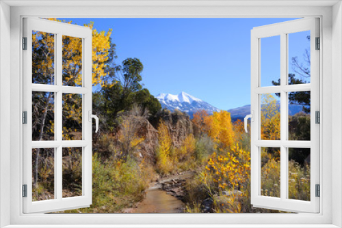 Fototapeta Naklejka Na Ścianę Okno 3D - La Sal Mountains in Fall