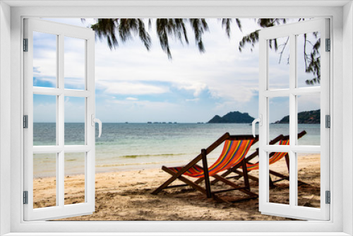 Fototapeta Naklejka Na Ścianę Okno 3D - Relaxing on the beach! Koh tao, Thailand.