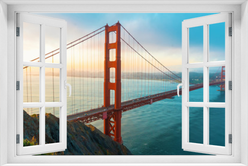 Fototapeta Naklejka Na Ścianę Okno 3D - San Francisco's Golden Gate Bridge at sunrise from Marin County