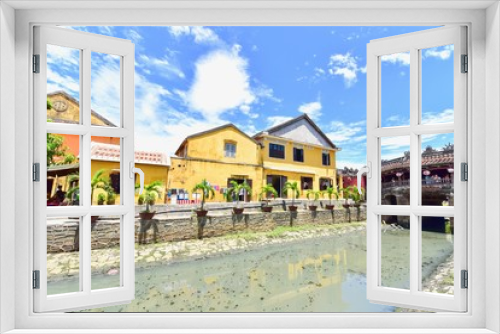 Fototapeta Naklejka Na Ścianę Okno 3D - Ancient Port Town of Hoi An with Japanese Covered Bridge