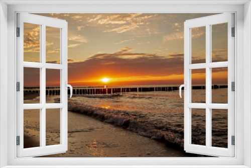 Fototapeta Naklejka Na Ścianę Okno 3D - farbenfroher Sonnenuntergang über dem Meer  in Kühlungsborn 