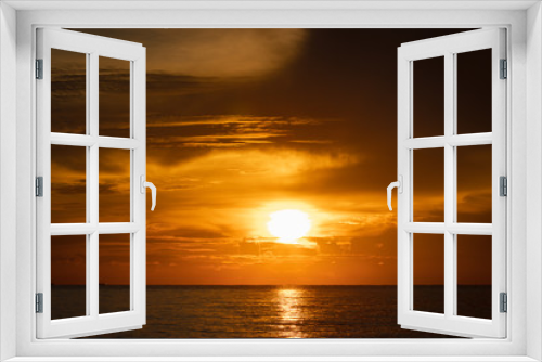 Fototapeta Naklejka Na Ścianę Okno 3D - Beautiful sunrise on the sea. Low key of image.