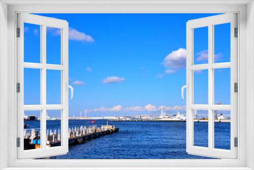 Fototapeta Naklejka Na Ścianę Okno 3D - 晴れた日の横浜港と桟橋