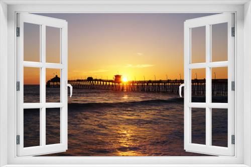 Fototapeta Naklejka Na Ścianę Okno 3D - Sunset over pier in San Diego