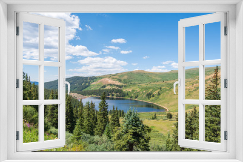 Fototapeta Naklejka Na Ścianę Okno 3D - Guanella Pass in Colorado high angle view of trees and lake in a valley