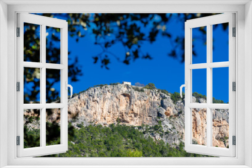 Fototapeta Naklejka Na Ścianę Okno 3D - Haus auf einem Berg