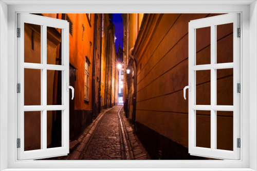 Fototapeta Naklejka Na Ścianę Okno 3D - The narrow cobblestone street with houses of Gamla Stan old center of Stockholm