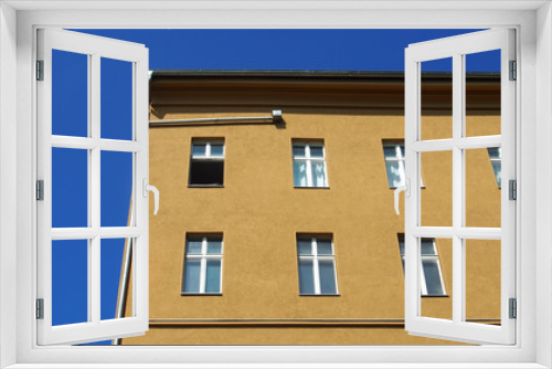 Fototapeta Naklejka Na Ścianę Okno 3D - Berlin: Schmuckloser Altbau