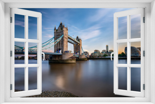 Fototapeta Naklejka Na Ścianę Okno 3D - Langzeitbelichtung der Tower Bridge in London bei Sonnenuntergang, Großbritannien