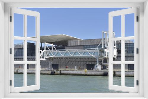 Fototapeta Naklejka Na Ścianę Okno 3D - Cargo crane in the Venice port
