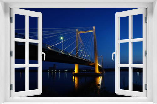 Fototapeta Naklejka Na Ścianę Okno 3D - Bridge over Columbia river at night with reflections