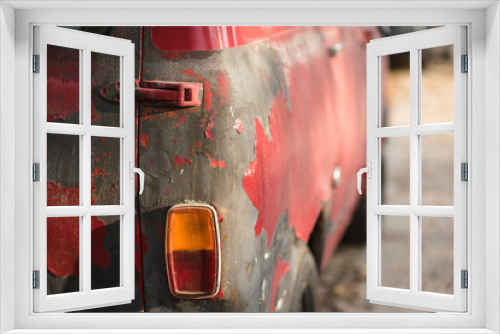 Fototapeta Naklejka Na Ścianę Okno 3D - old broken red car, retro vintage car