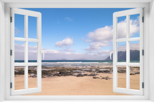 Fototapeta Naklejka Na Ścianę Okno 3D - Beach and mountains - beautiful coast in Caleta de Famara, Lanzarote Canary Islands.