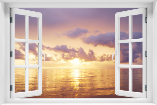 Fototapeta Naklejka Na Ścianę Okno 3D - Beautiful seascape with sunrise cloudy sky.