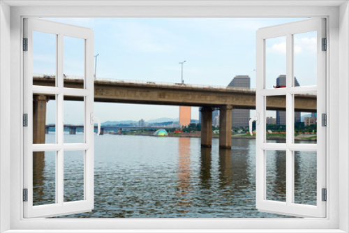 Fototapeta Naklejka Na Ścianę Okno 3D - View to 63 building from the Hang river