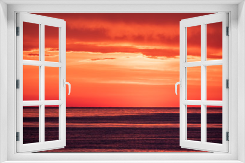 Fototapeta Naklejka Na Ścianę Okno 3D - Beautiful red and orange sunset over the sea.