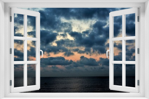 Fototapeta Naklejka Na Ścianę Okno 3D - sunrise with clouds in many shades of the sea