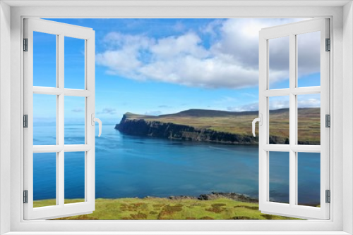 Fototapeta Naklejka Na Ścianę Okno 3D - Loch on the Isle of Skye