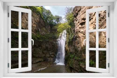 Fototapeta Naklejka Na Ścianę Okno 3D - Canyon with a waterfall in the Abanotubani district in Tbilisi