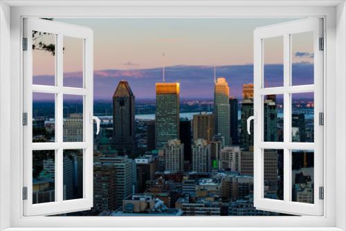 Fototapeta Naklejka Na Ścianę Okno 3D - Montreal downtown at sunset