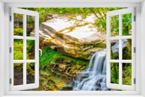 Fototapeta Naklejka Na Ścianę Okno 3D - Waterfall hike in forest