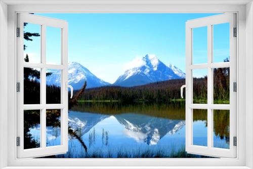 Fototapeta Naklejka Na Ścianę Okno 3D - Scenic view of the Mountains of the Canadian Rockies
