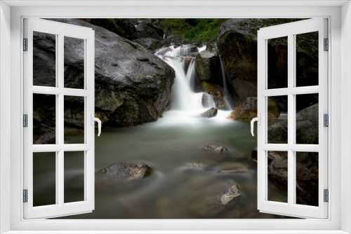 Fototapeta Naklejka Na Ścianę Okno 3D - Waterfall on the way to Lachun, Sikkim, India