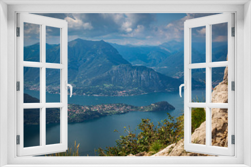 Fototapeta Naklejka Na Ścianę Okno 3D - Bellagio, splitting Lake Como in half....