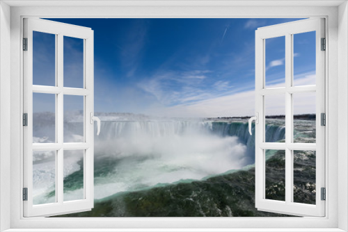 Fototapeta Naklejka Na Ścianę Okno 3D - Niagara Falls March from Canada