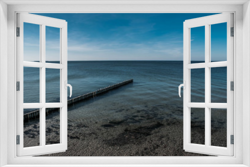Fototapeta Naklejka Na Ścianę Okno 3D - view from the beach to the sea, to the horizon