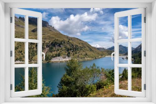 Fototapeta Naklejka Na Ścianę Okno 3D - Paesaggio di montagna con lago e diga
