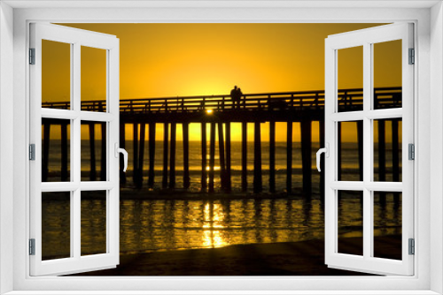 Fototapeta Naklejka Na Ścianę Okno 3D - a couple on a pier