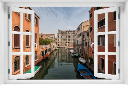 Fototapeta Naklejka Na Ścianę Okno 3D - One of the many canals in Venice, Italy