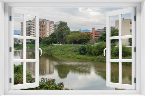 Fototapeta Naklejka Na Ścianę Okno 3D - 郊外を流れる川
