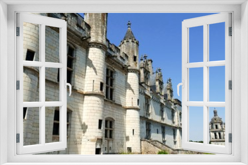Fototapeta Naklejka Na Ścianę Okno 3D - Façade arrière du logis de la Cité Royale de Loche avec la tour Saint-Antoine en arrière-plan