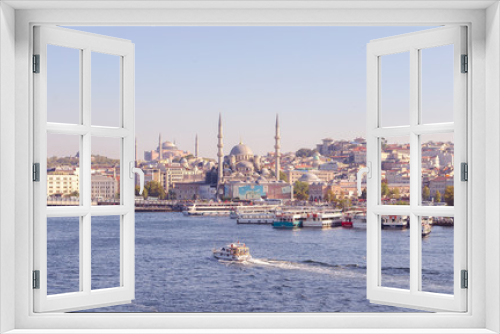 Fototapeta Naklejka Na Ścianę Okno 3D - Touristic boats in Golden Horn bay of Istanbul and view on Suleymaniye mosque. View of old city, mosque, red tile roofs and green trees. Clear blue sky. Turkey, Istanbul